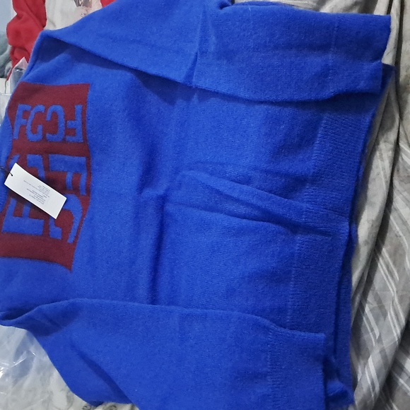 UNISEX Sweaters - Picture 2 of 3